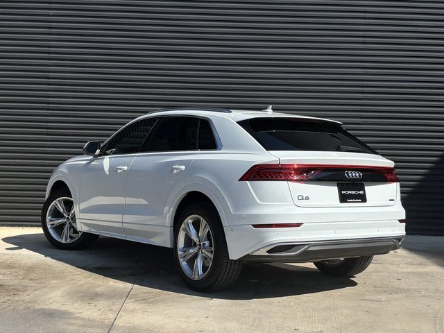 Used 2023 Audi Q8 Premium image 3