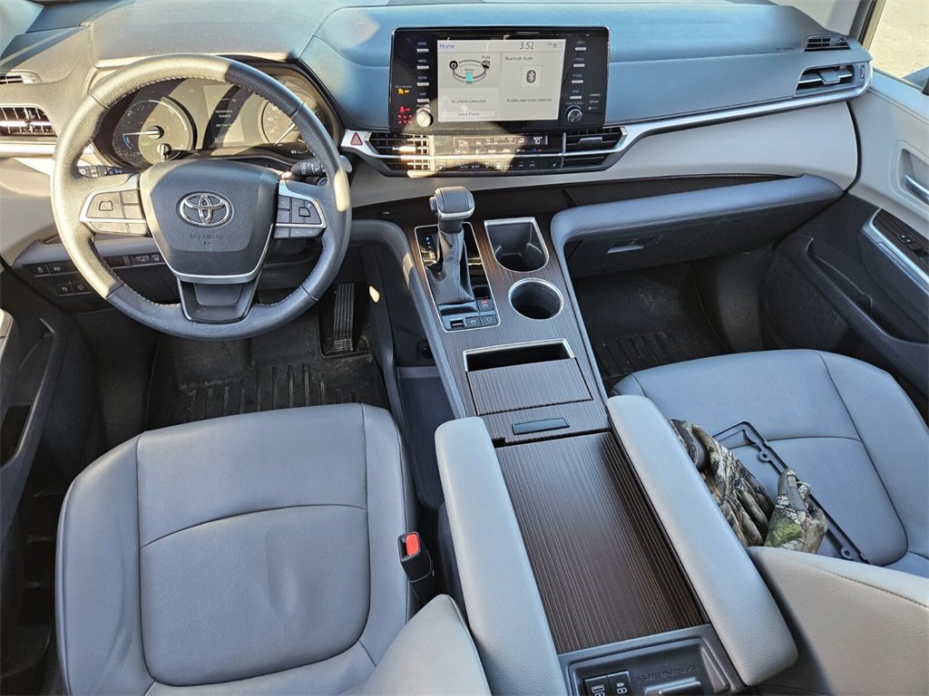Used 2023 Toyota Sienna XLE image 8