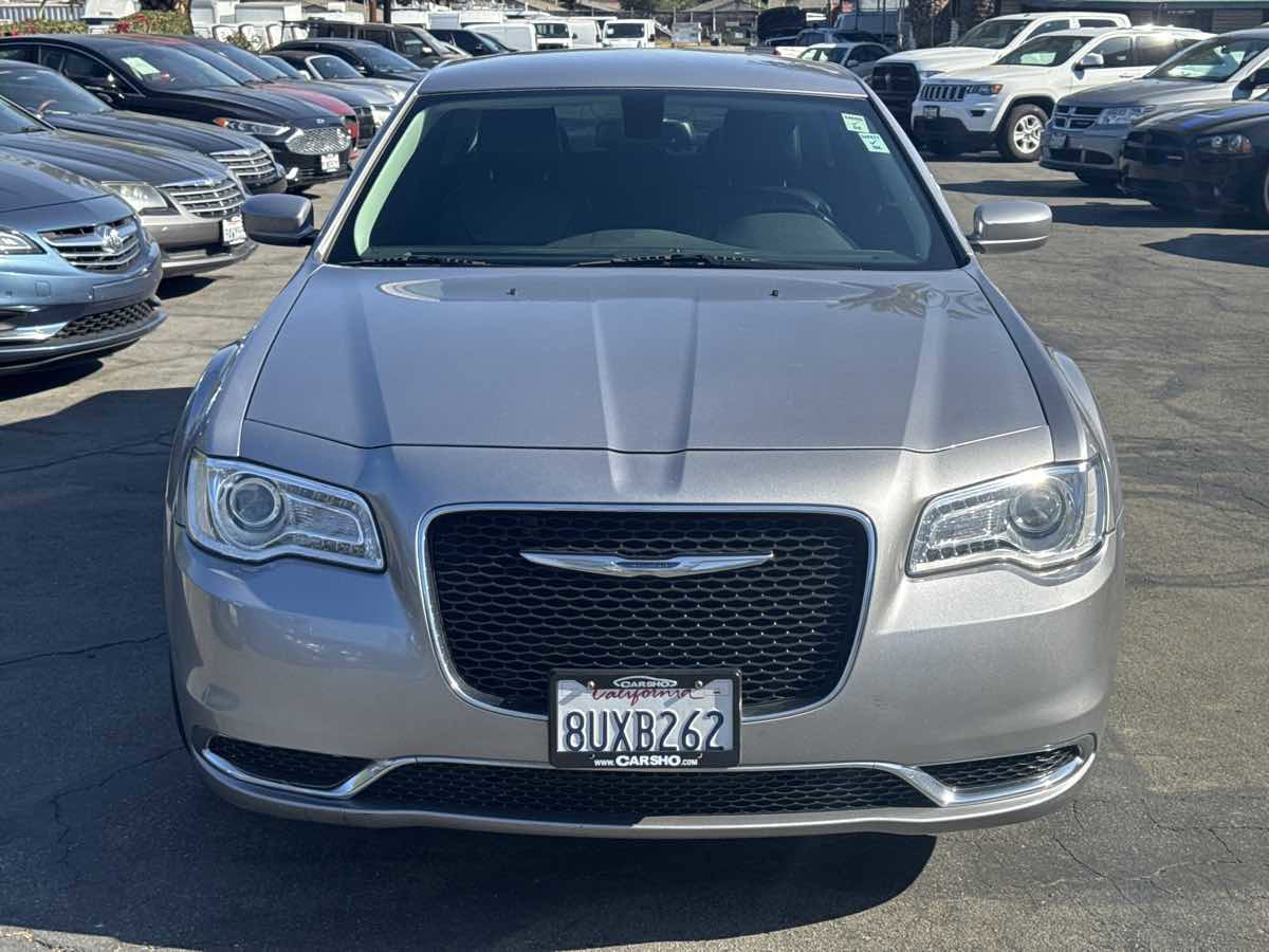 Used 2016 Chrysler 300 Limited image 2