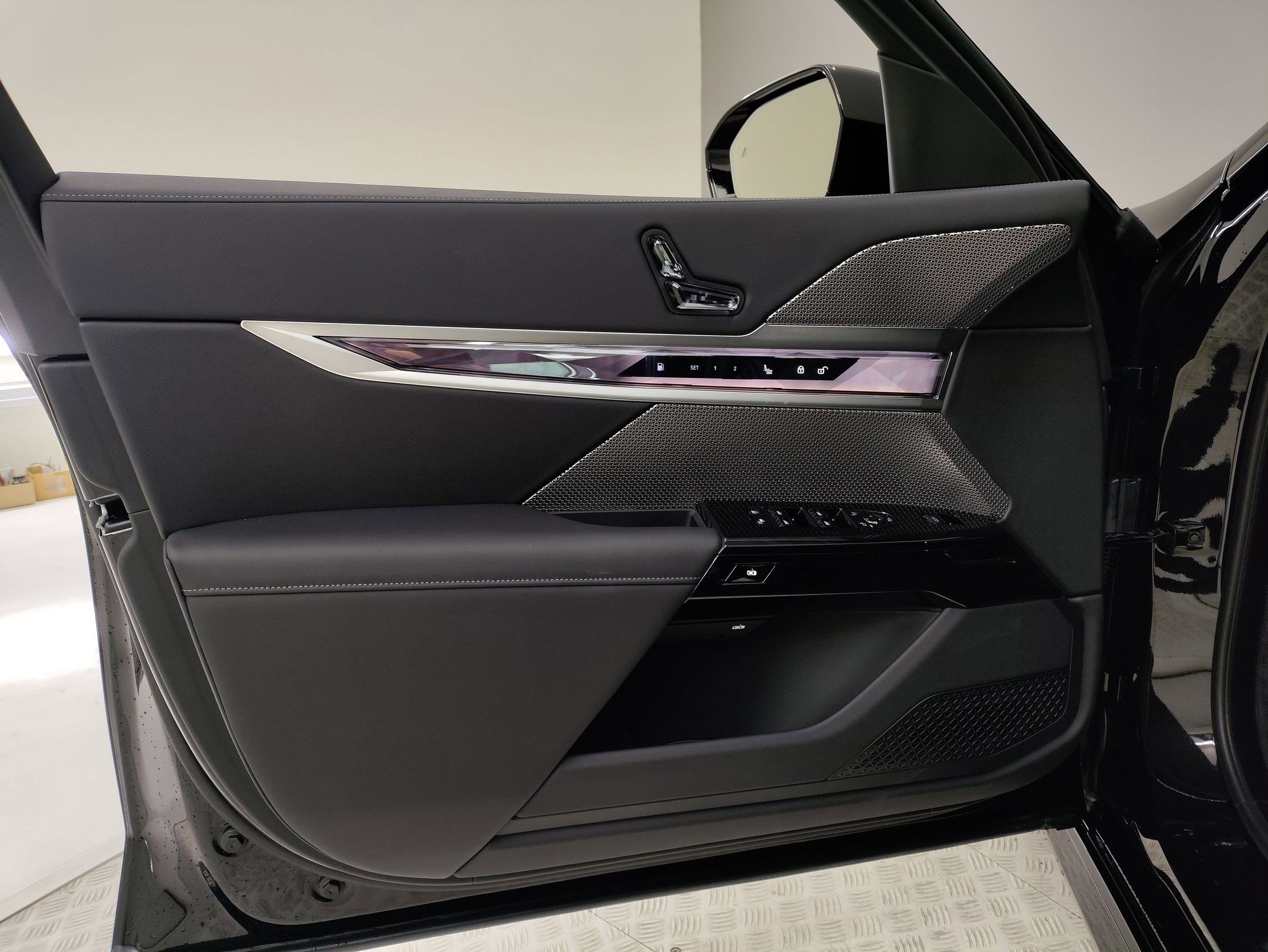 New 2026 BMW 750e xDrive image 11