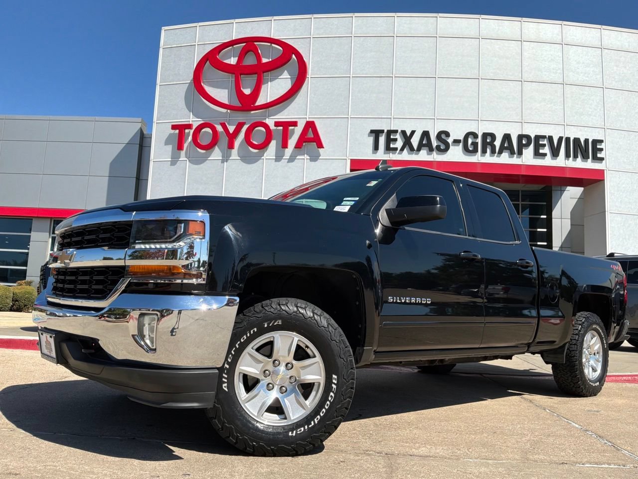 Used 2018 Chevrolet Silverado 1500 LT w/ All Star Edition AWD/4WD image 2
