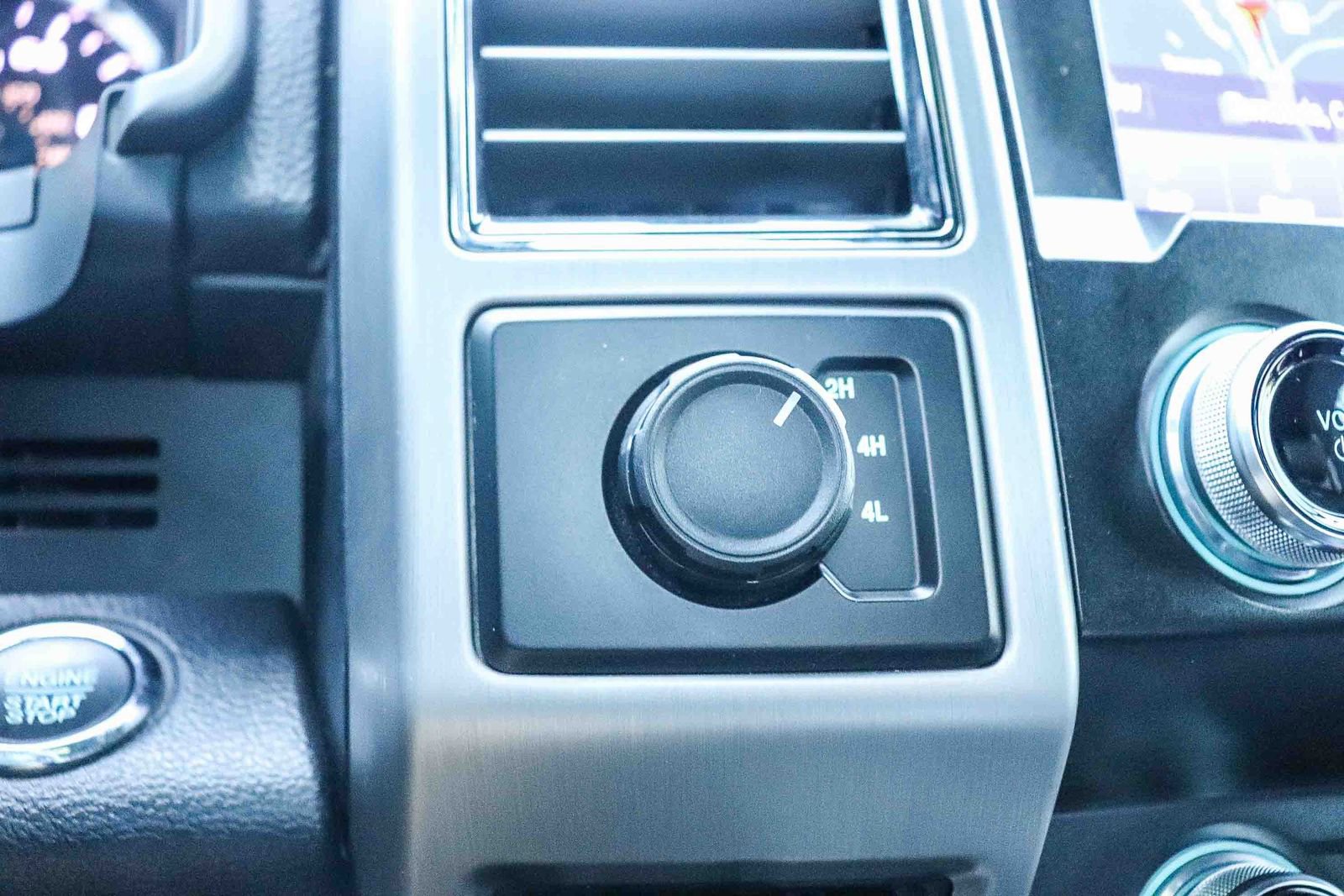 Used 2021 Ford F450 Platinum w/ FX4 Off-Road Package AWD/4WD image 26
