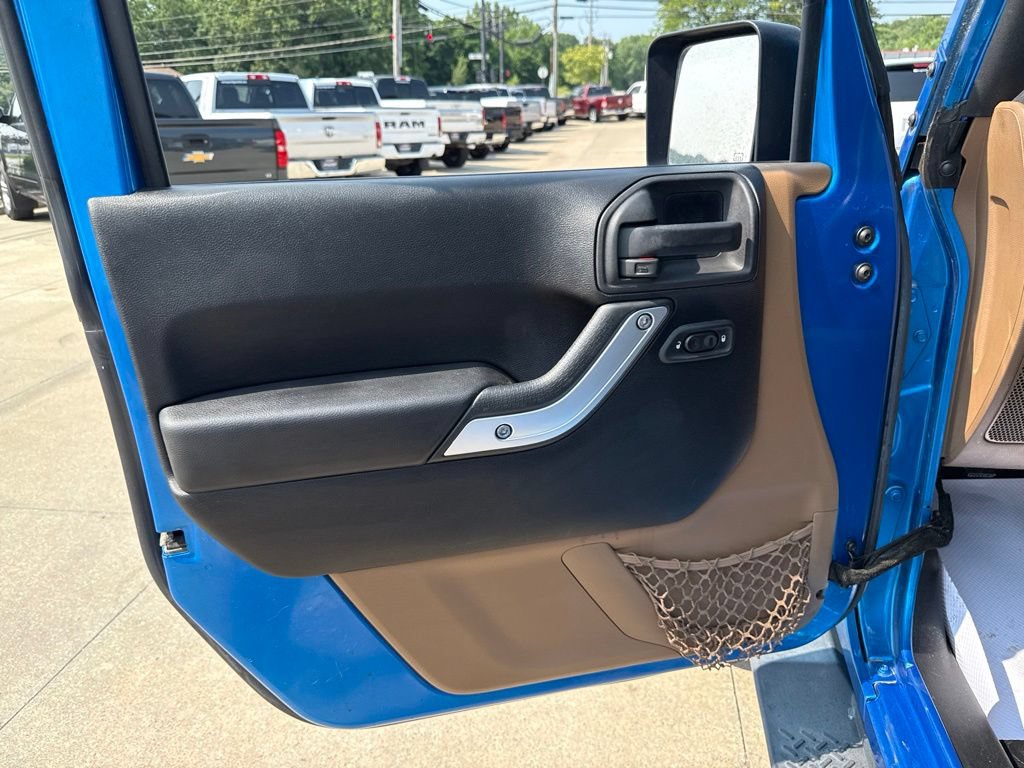 Used 2015 Jeep Wrangler Sahara w/ Connectivity Group AWD/4WD image 20