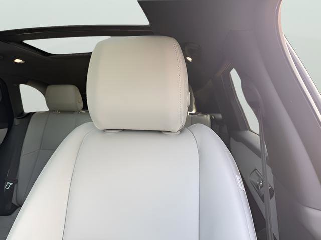 Certified 2026 Land Rover Range Rover Velar Dynamic SE image 16