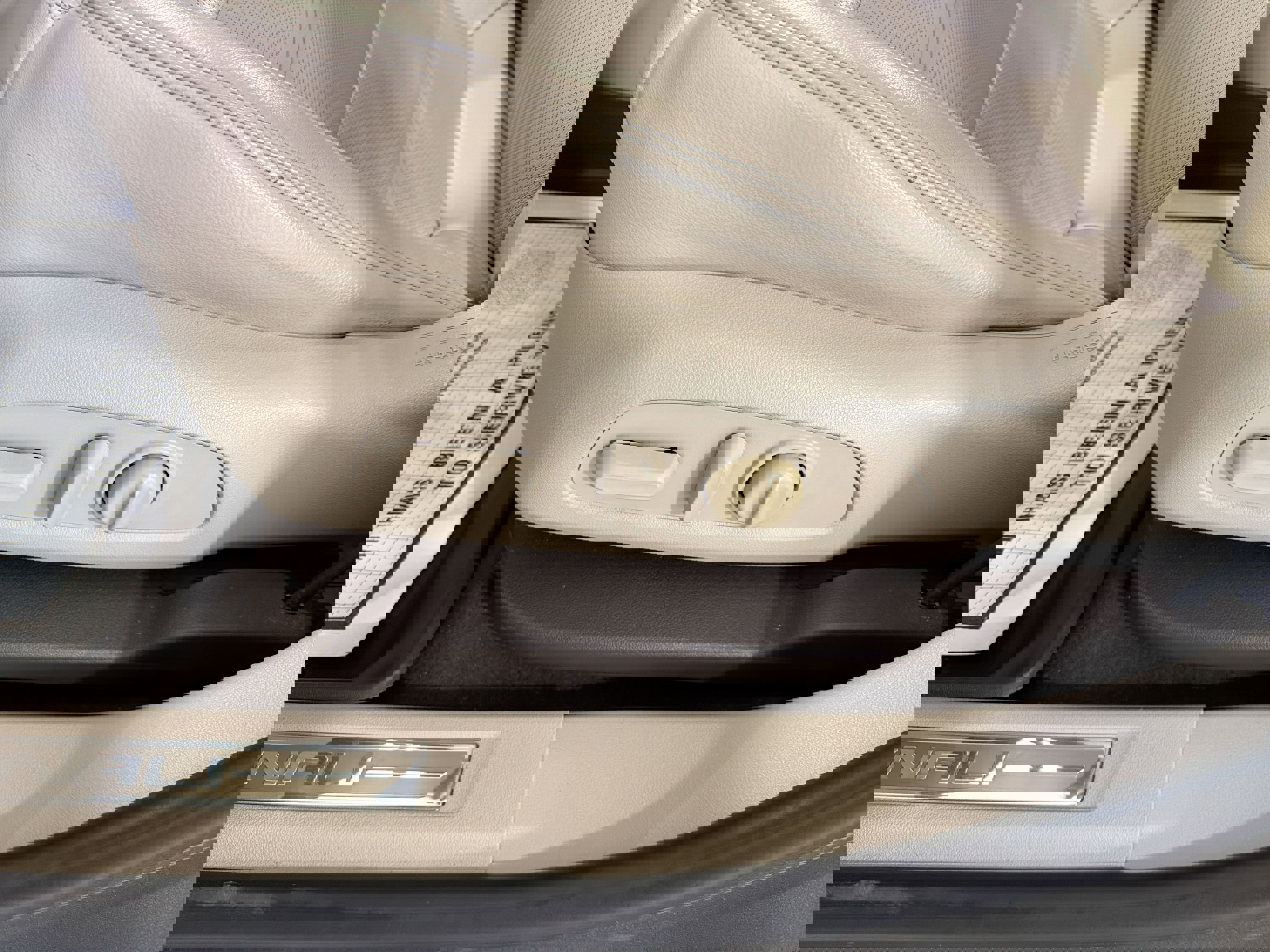 Used 2018 GMC Acadia Denali w/ Technology Package image 11