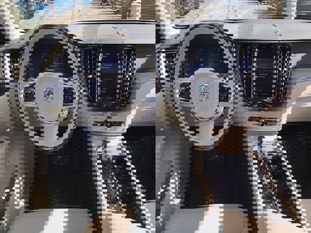 Used 2023 Volvo XC60 T8 Plus image 17