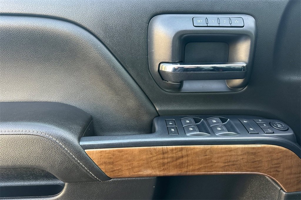 Used 2017 Chevrolet Silverado 2500 LTZ image 12