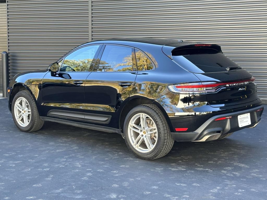 Certified 2025 Porsche Macan AWD/4WD image 3