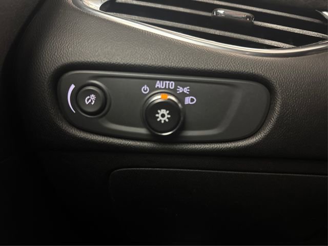 Used 2017 Chevrolet Malibu LT image 22