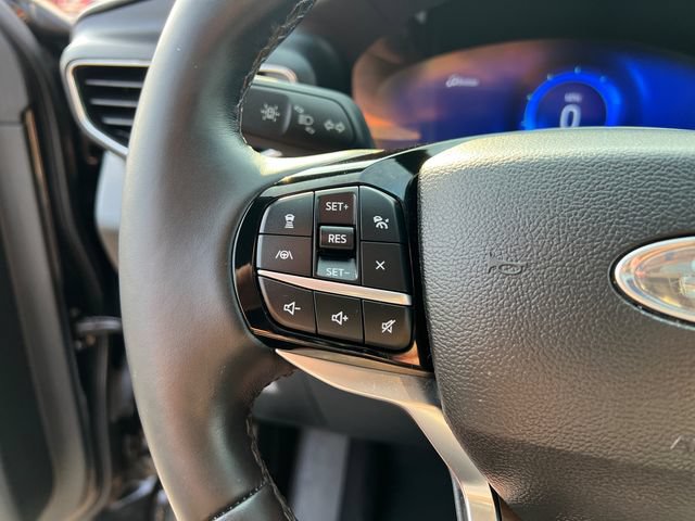 Certified 2023 Ford Explorer Platinum w/ Technology Package AWD/4WD image 16