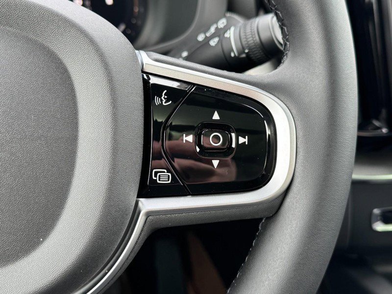 New 2026 Volvo XC60 B5 Ultra w/ Climate Package image 12