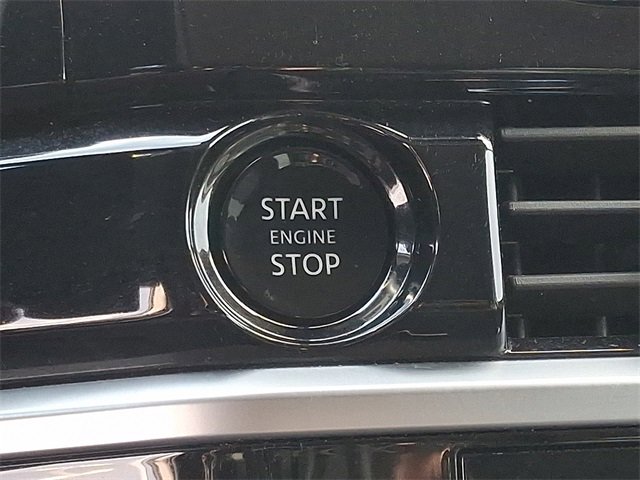 Used 2025 Nissan Pathfinder SL image 24