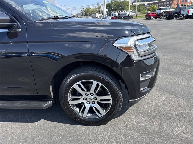 Used 2024 Ford Expedition Limited image 2