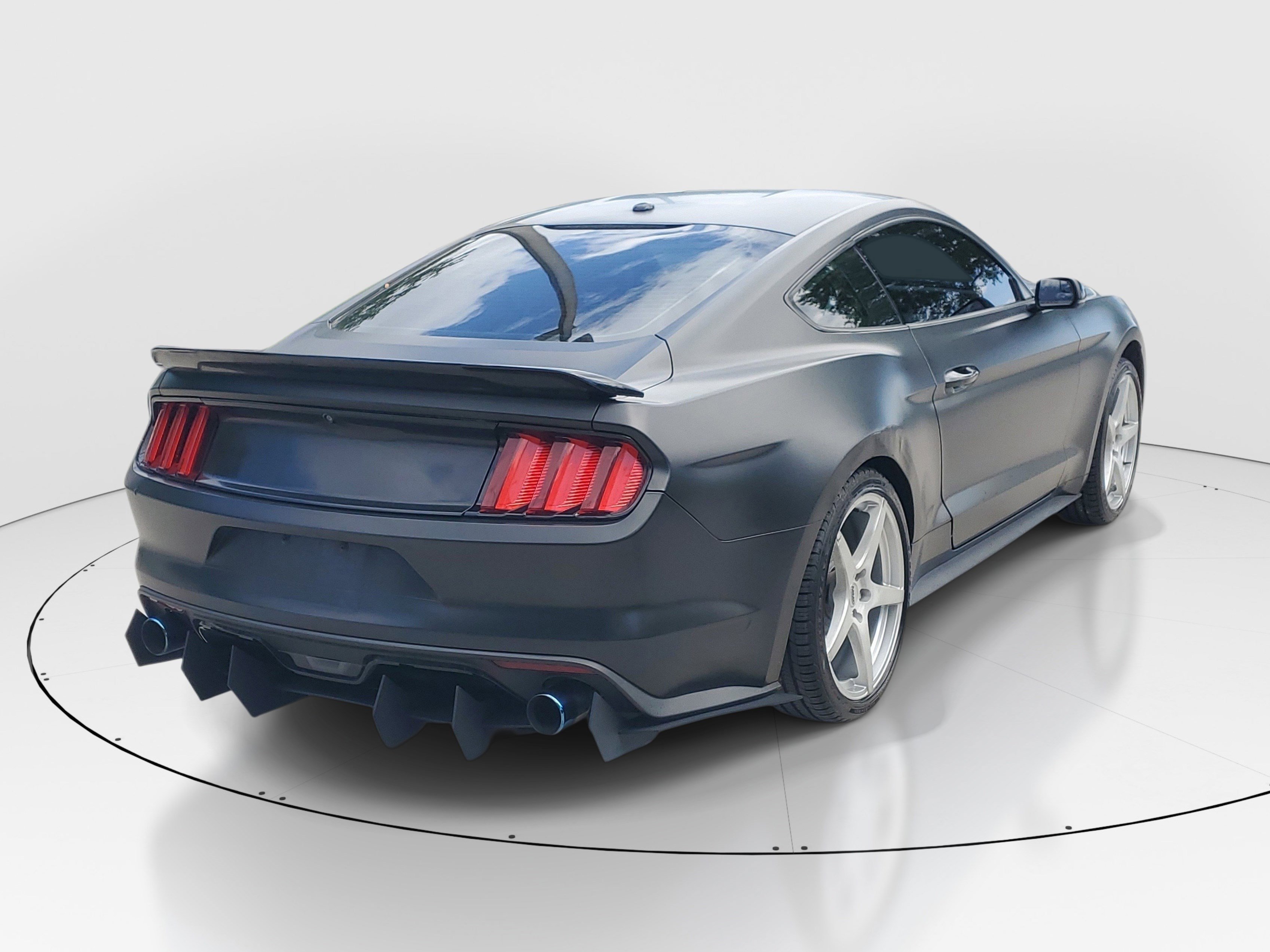 Used 2016 Ford Mustang Premium RWD image 3