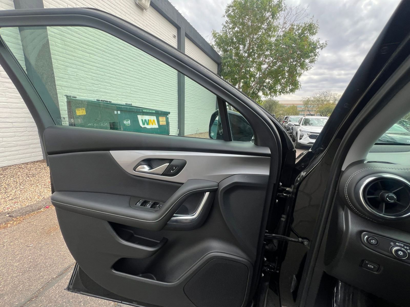 Used 2025 Chevrolet Blazer LT image 18