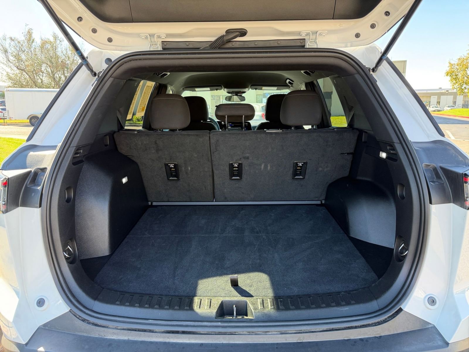 Used 2025 Chevrolet Equinox LT image 30