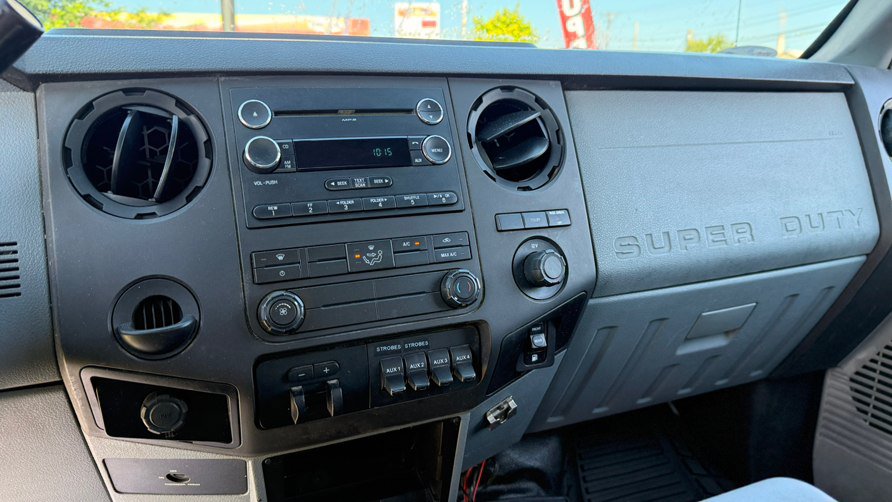 Used 2015 Ford F550 2WD Regular Cab Super Duty image 13