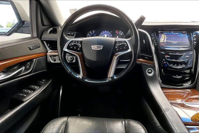 Used 2019 Cadillac Escalade ESV Luxury AWD/4WD image 4