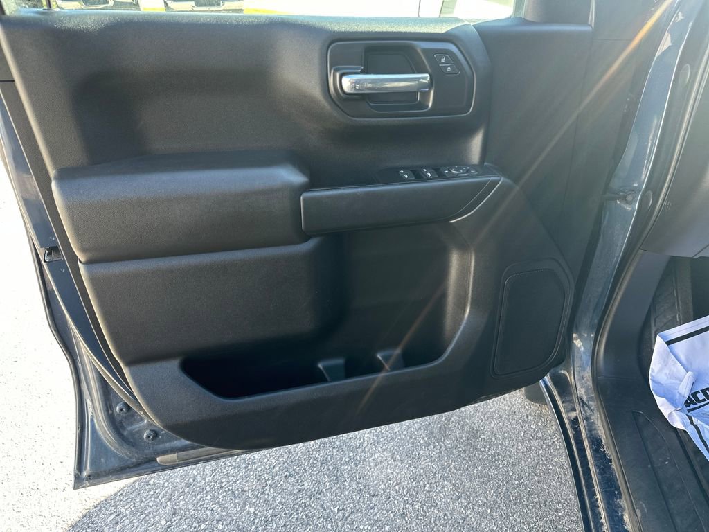 Used 2020 Chevrolet Silverado 1500 Custom w/ Custom Value Package AWD/4WD image 10