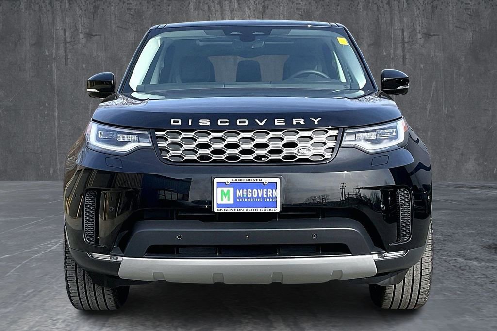 Certified 2025 Land Rover Discovery S image 2