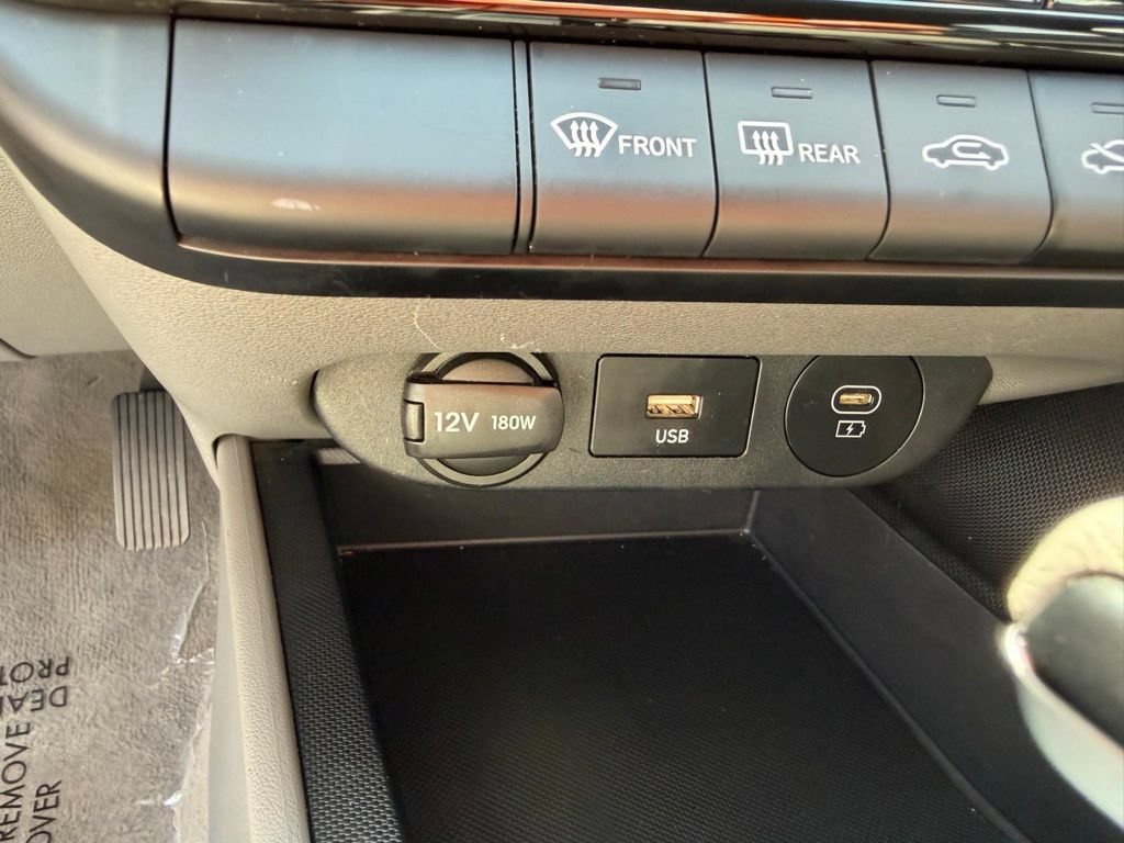 Used 2024 Hyundai Elantra SEL FWD image 29