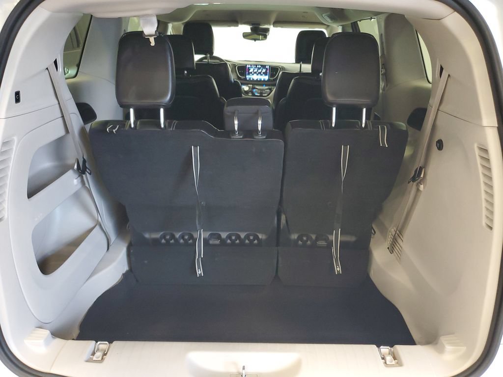 Used 2023 Chrysler Pacifica Touring-L FWD image 24