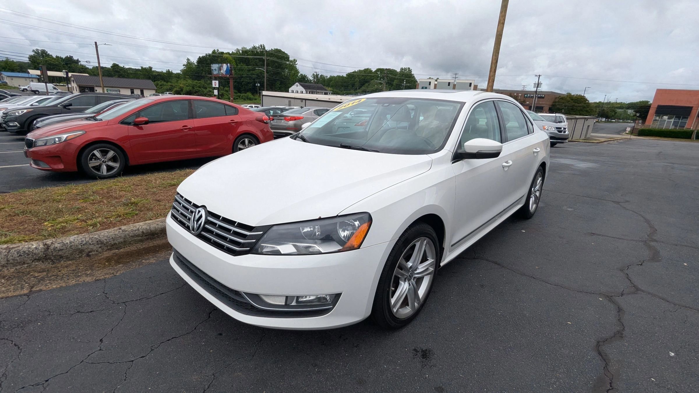 Used 2014 Volkswagen Passat TDI SEL Premium FWD image 3