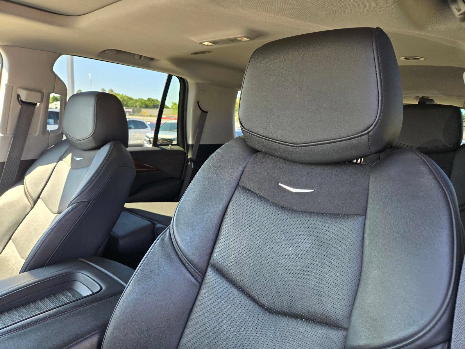 Used 2020 Cadillac Escalade Luxury RWD image 14