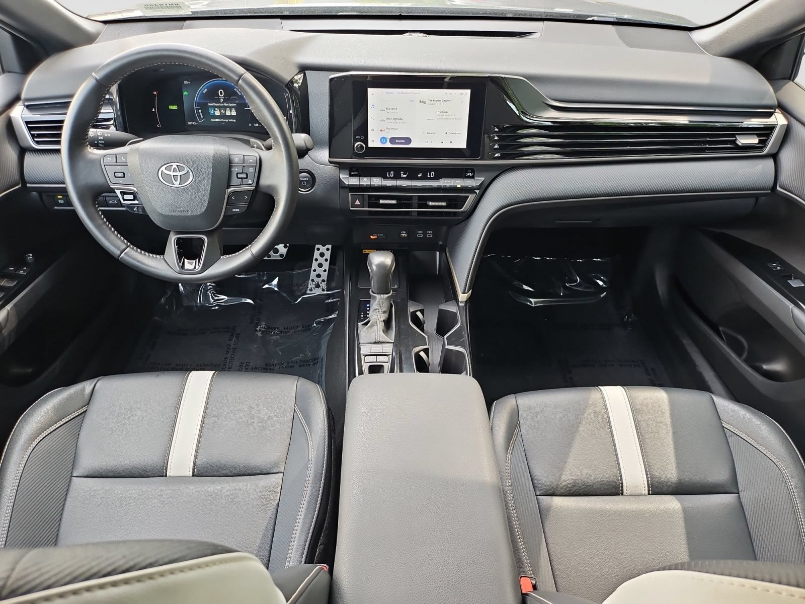 Used 2025 Toyota Camry SE FWD image 16