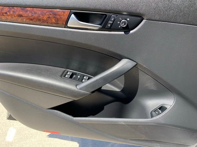 Used 2013 Volkswagen Passat 2.5 SEL image 13