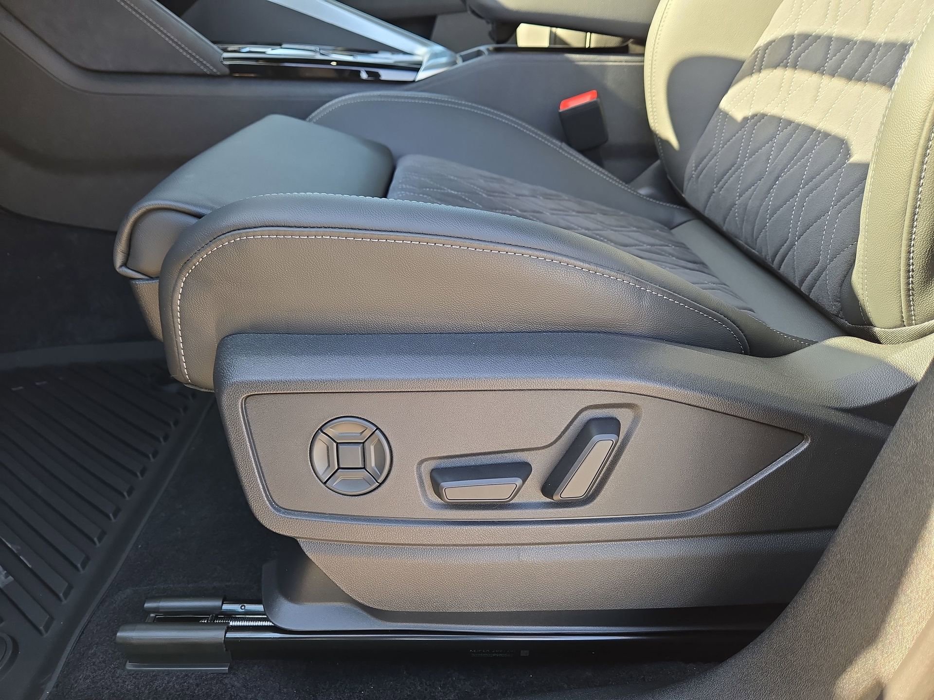 New 2026 Audi SQ5 Premium Plus image 17