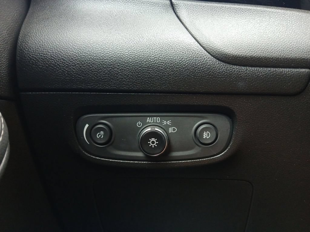 Used 2020 Buick Encore GX Select w/ Experience Buick Package FWD image 19
