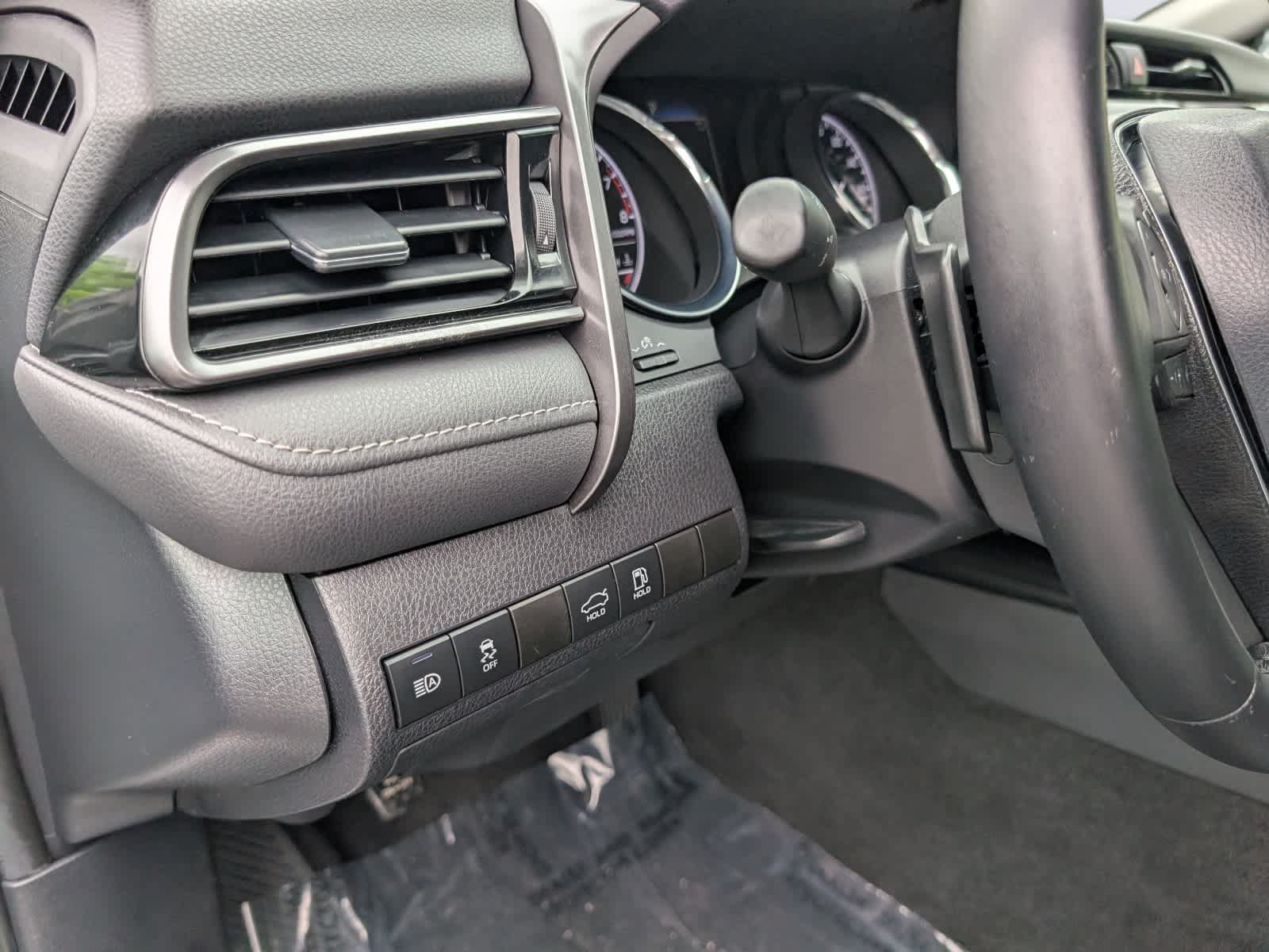 Used 2019 Toyota Camry SE w/ Carpet Mat Package FWD image 19