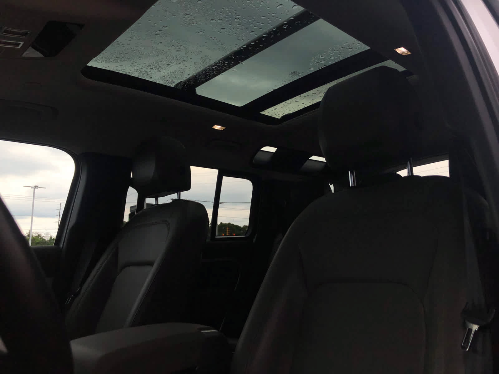 Used 2023 Land Rover Defender 110 SE AWD/4WD image 24