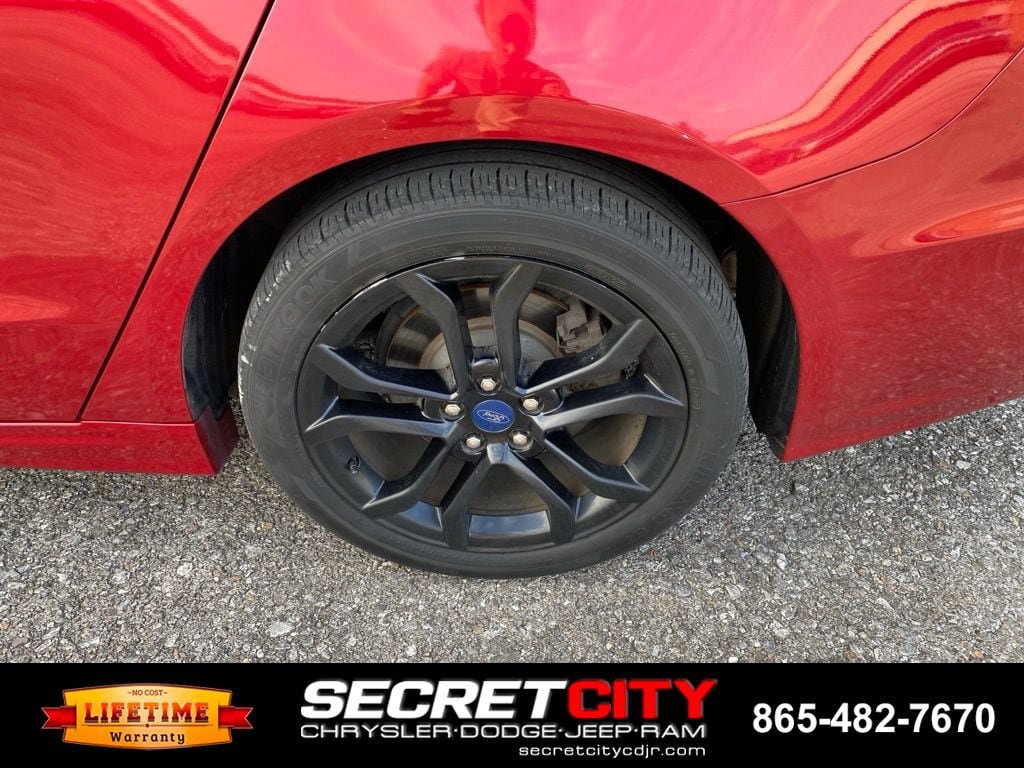 Used 2020 Ford Fusion SE w/ Equipment Group 151A FWD image 9