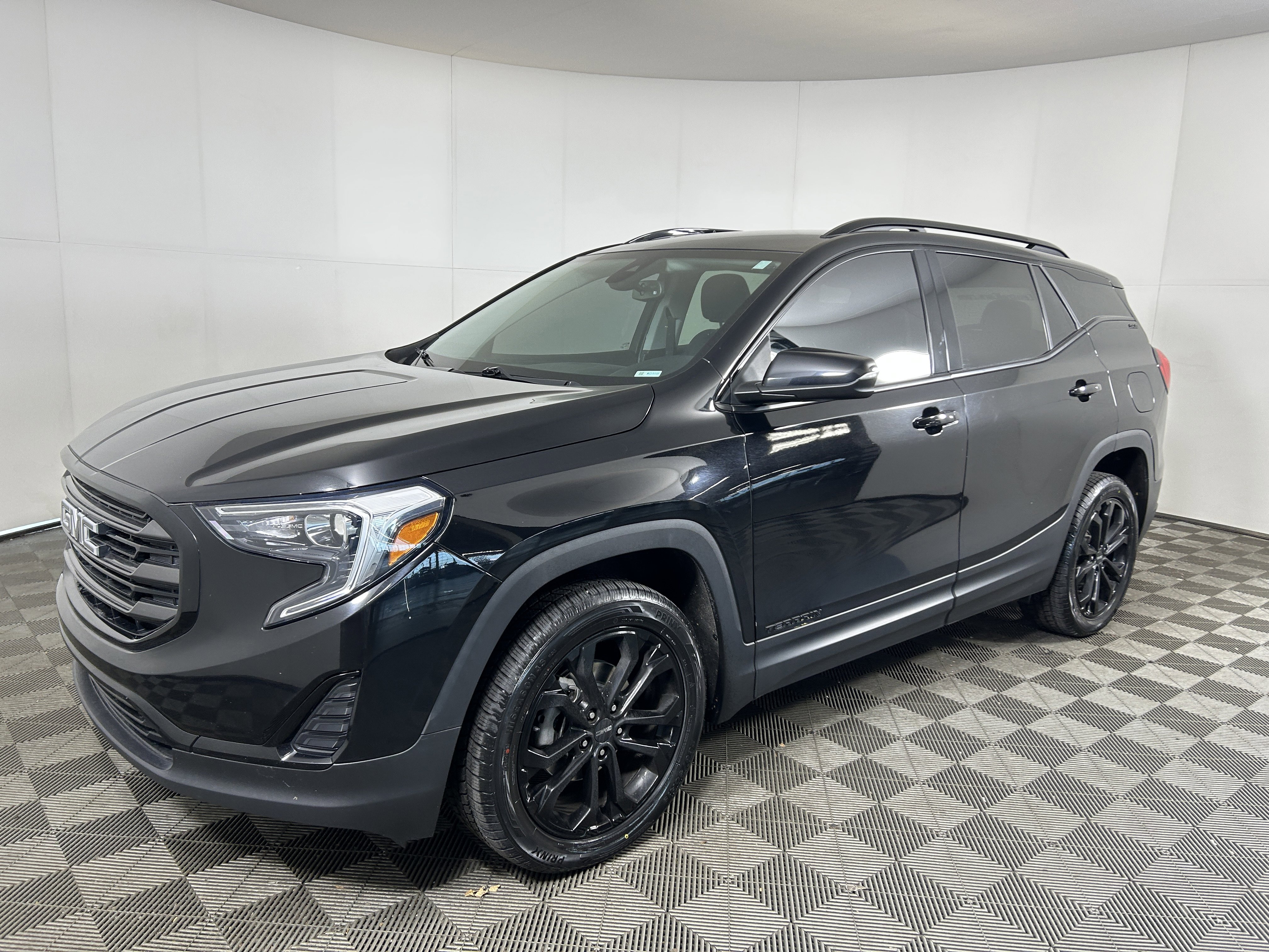 Used 2021 GMC Terrain SLE w/ Driver Convenience Package AWD/4WD image 1