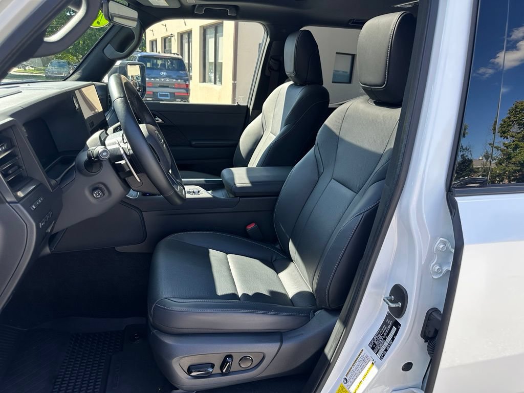 Used 2025 Lexus GX 550 w/ Accessory Package (Z1) AWD/4WD image 15