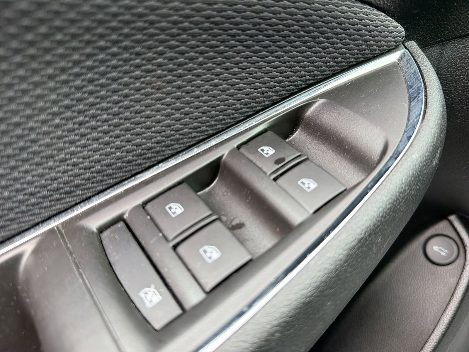 Used 2017 Chevrolet Cruze LS FWD image 21