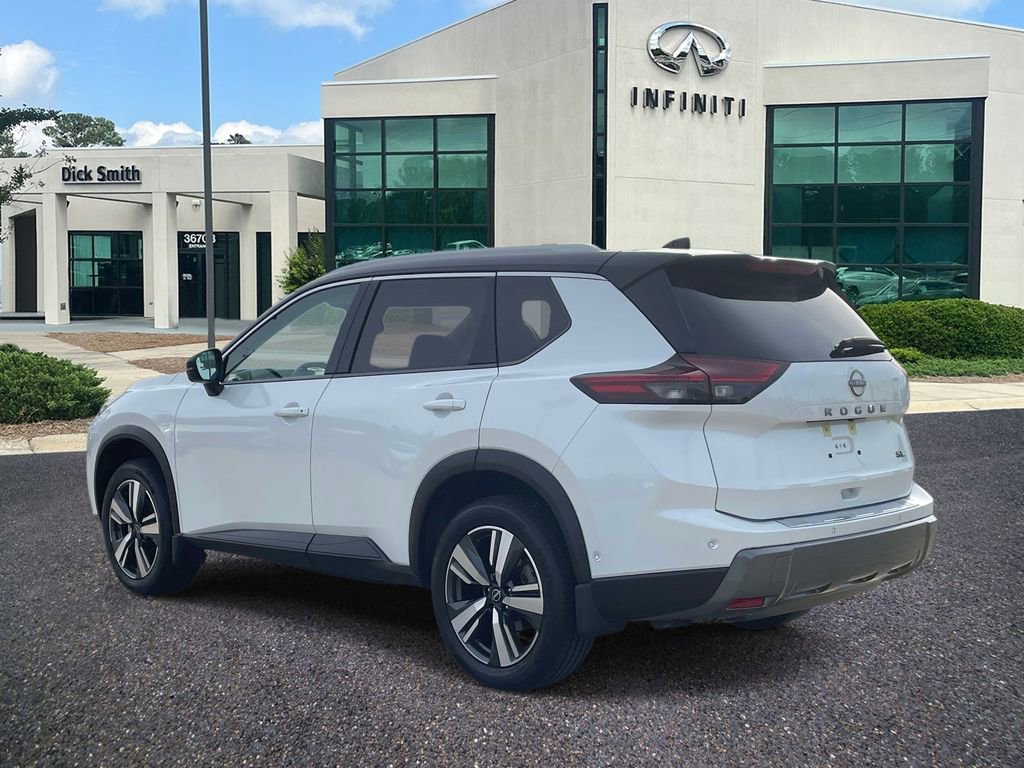 Used 2024 Nissan Rogue SL w/ SL Premium Package image 4
