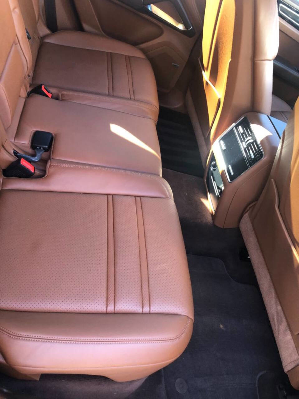 Used 2019 Porsche Cayenne Turbo w/ Sportdesign Package image 17