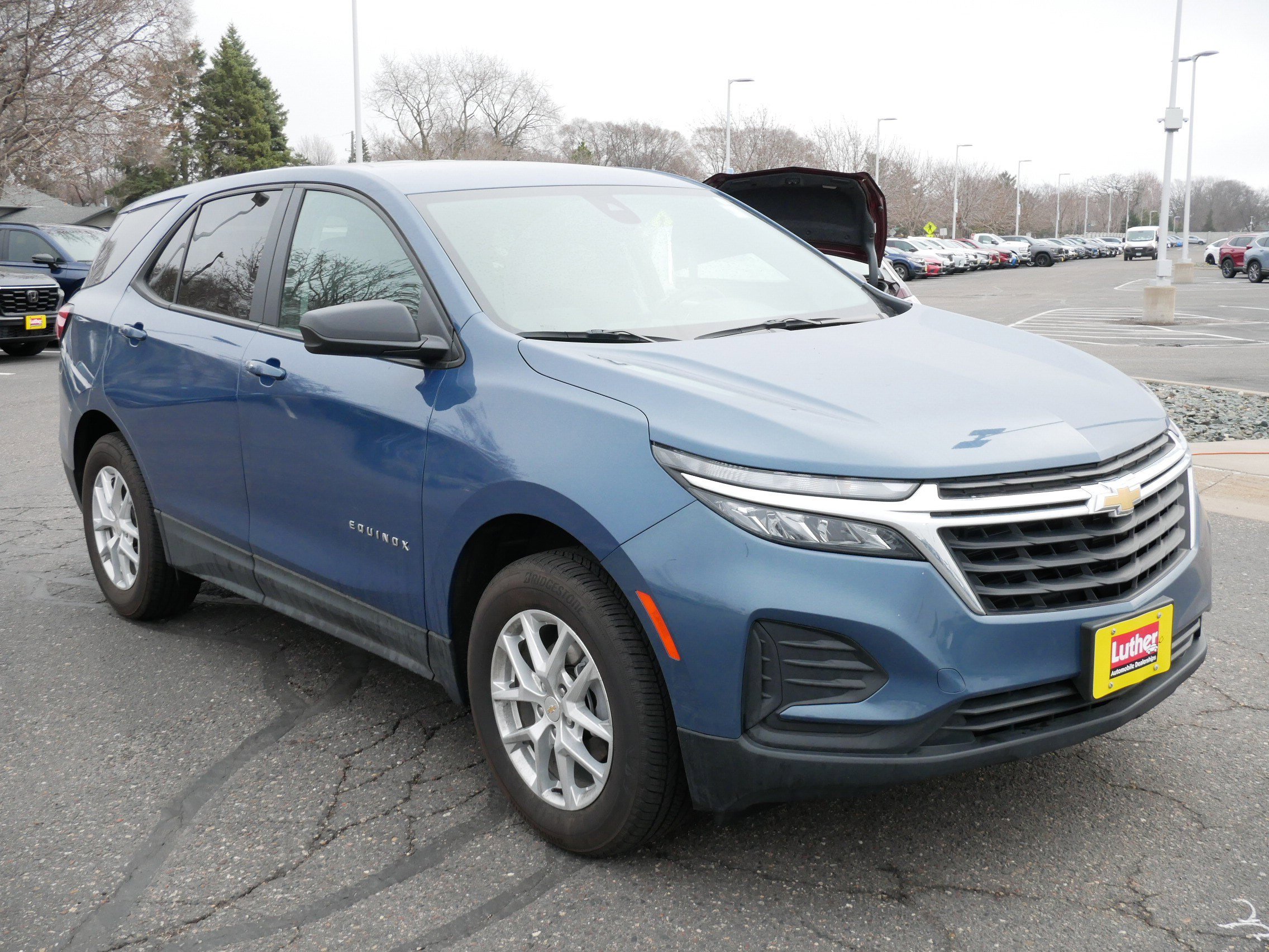 Used 2024 Chevrolet Equinox LS w/ LS Convenience Package image 3