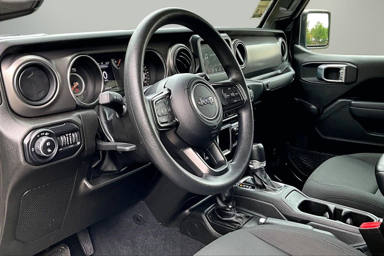 Certified 2022 Jeep Gladiator Sport AWD/4WD image 18