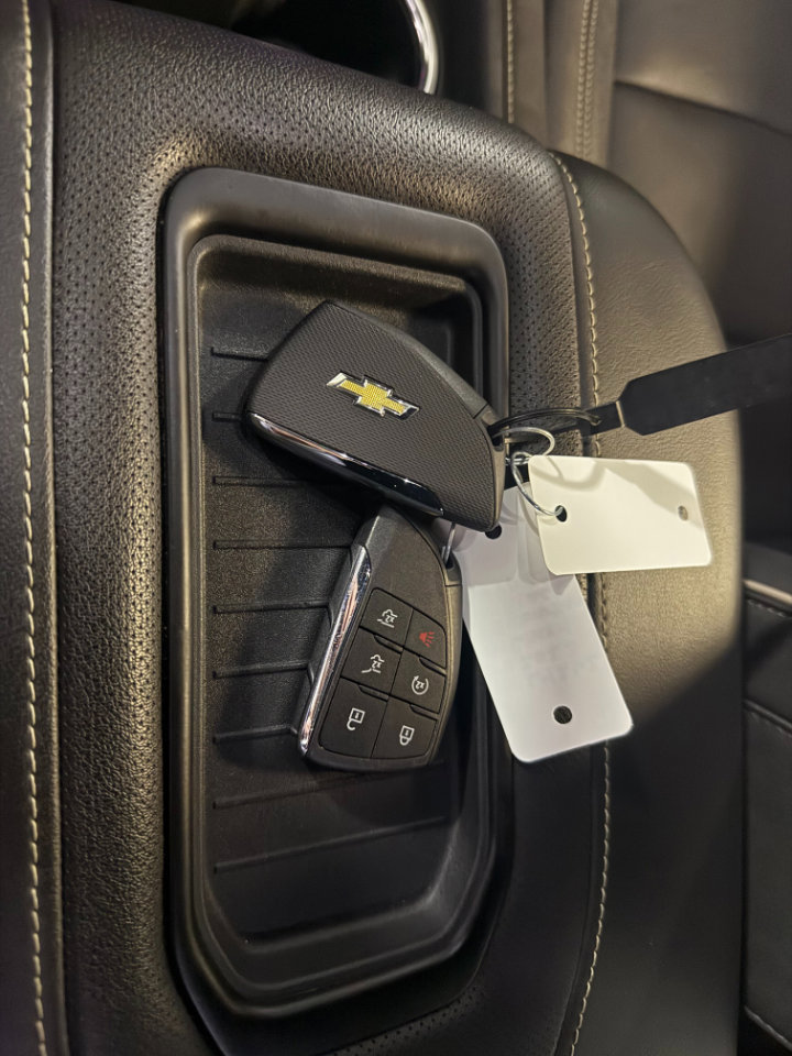 Used 2023 Chevrolet Suburban Premier image 33