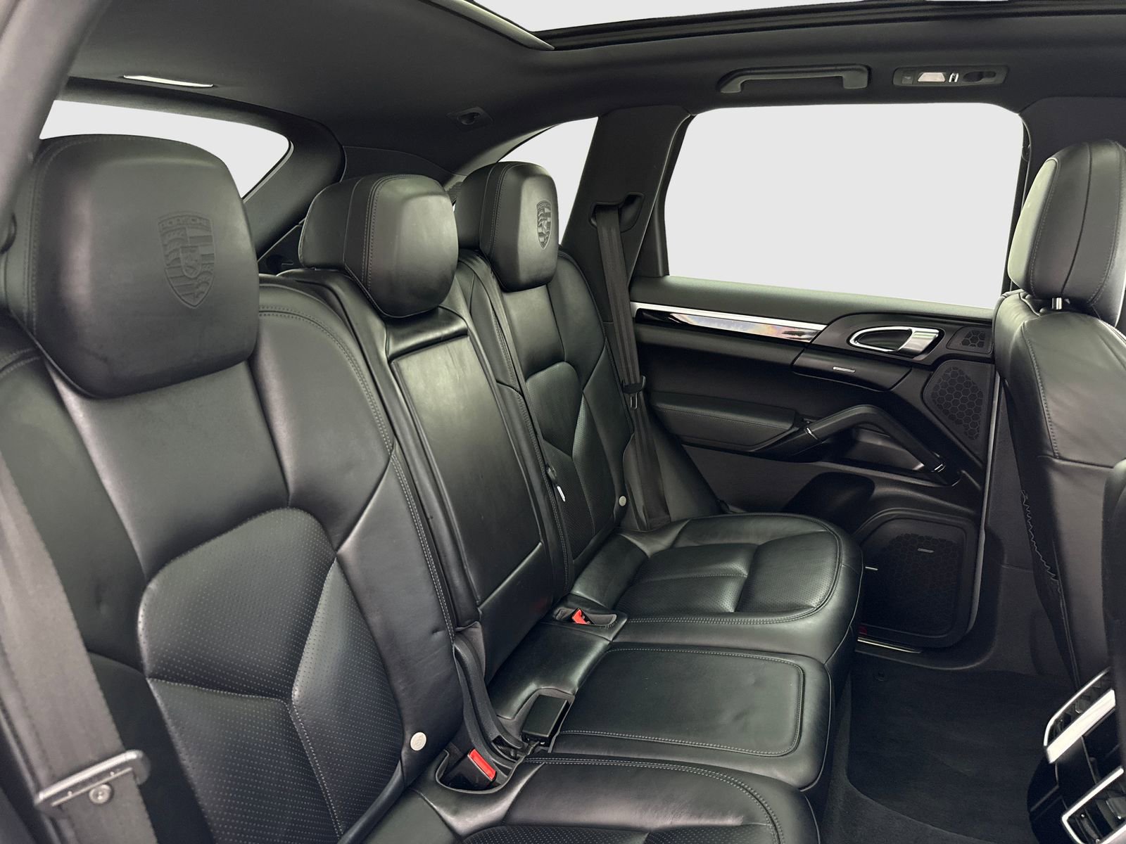Used 2017 Porsche Cayenne Platinum Edition w/ Premium Package (PJV) AWD/4WD image 46