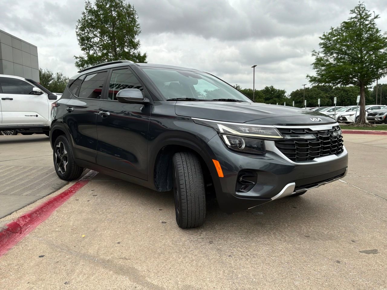 Used 2025 Kia Seltos S image 4