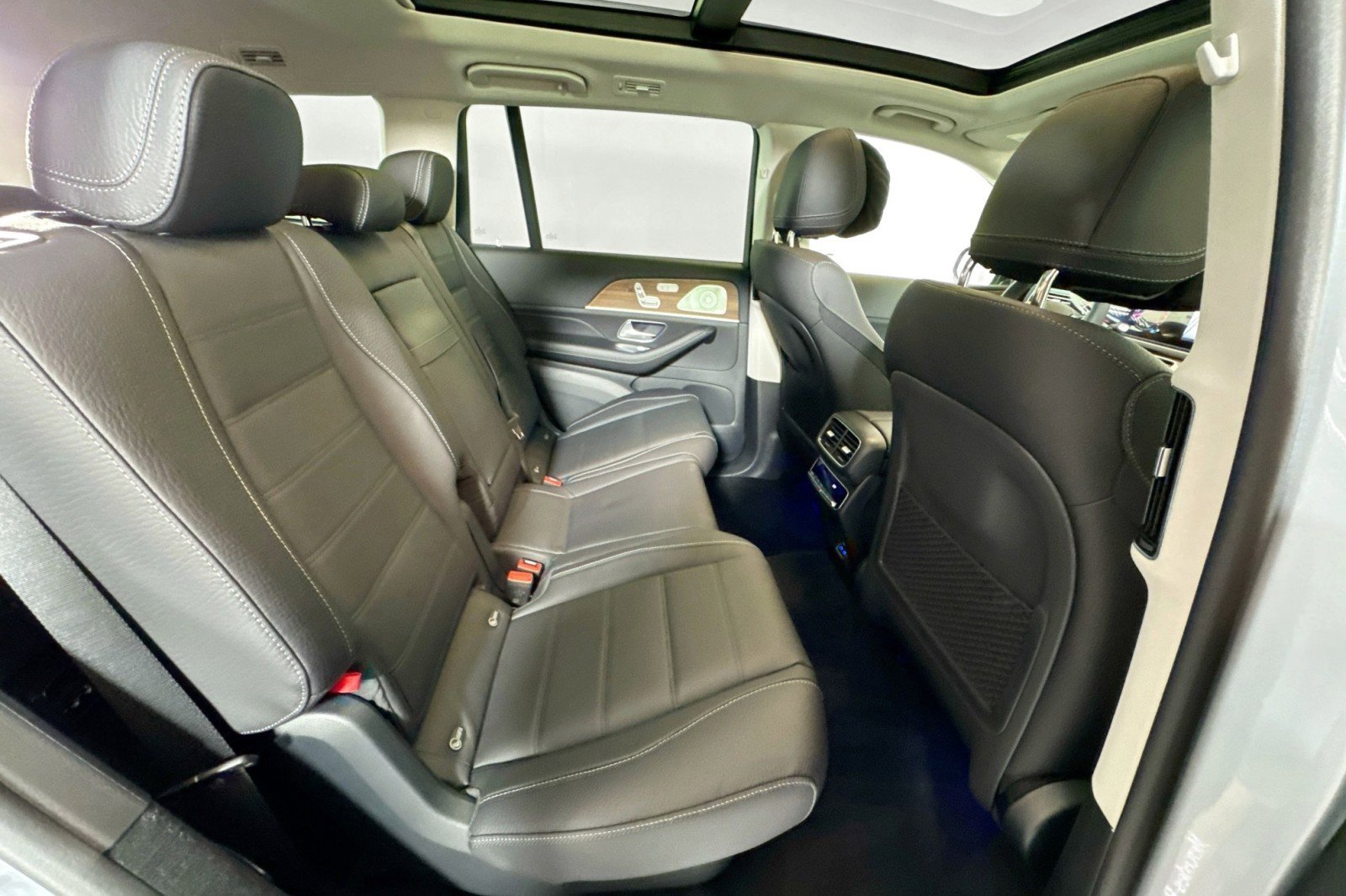 New 2026 Mercedes-Benz GLS 450 4MATIC image 26