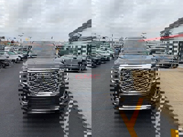 Used 2021 GMC Yukon Denali w/ Denali Premium Package image 12