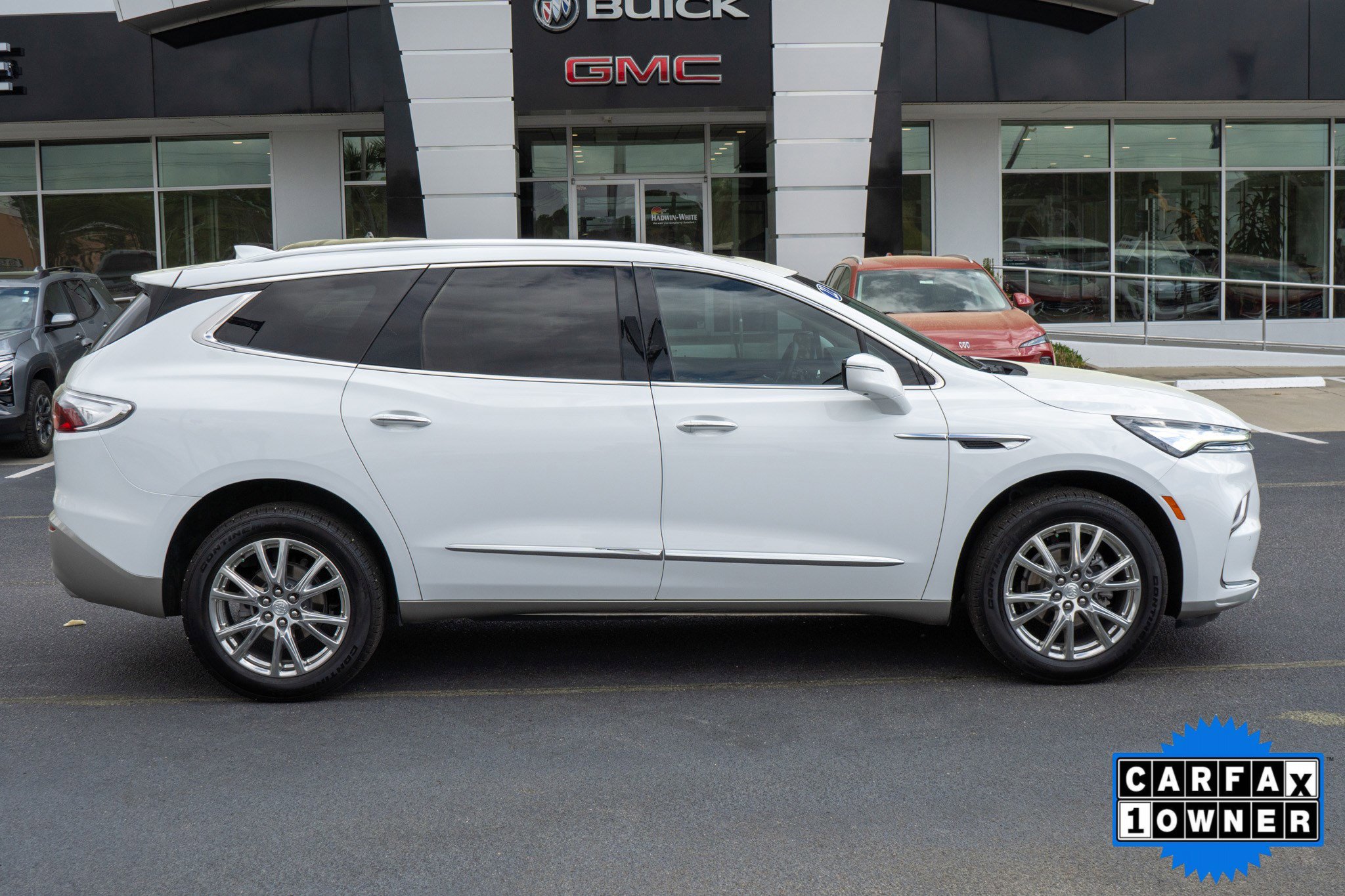 Used 2022 Buick Enclave Premium w/ Experience Buick Package image 2