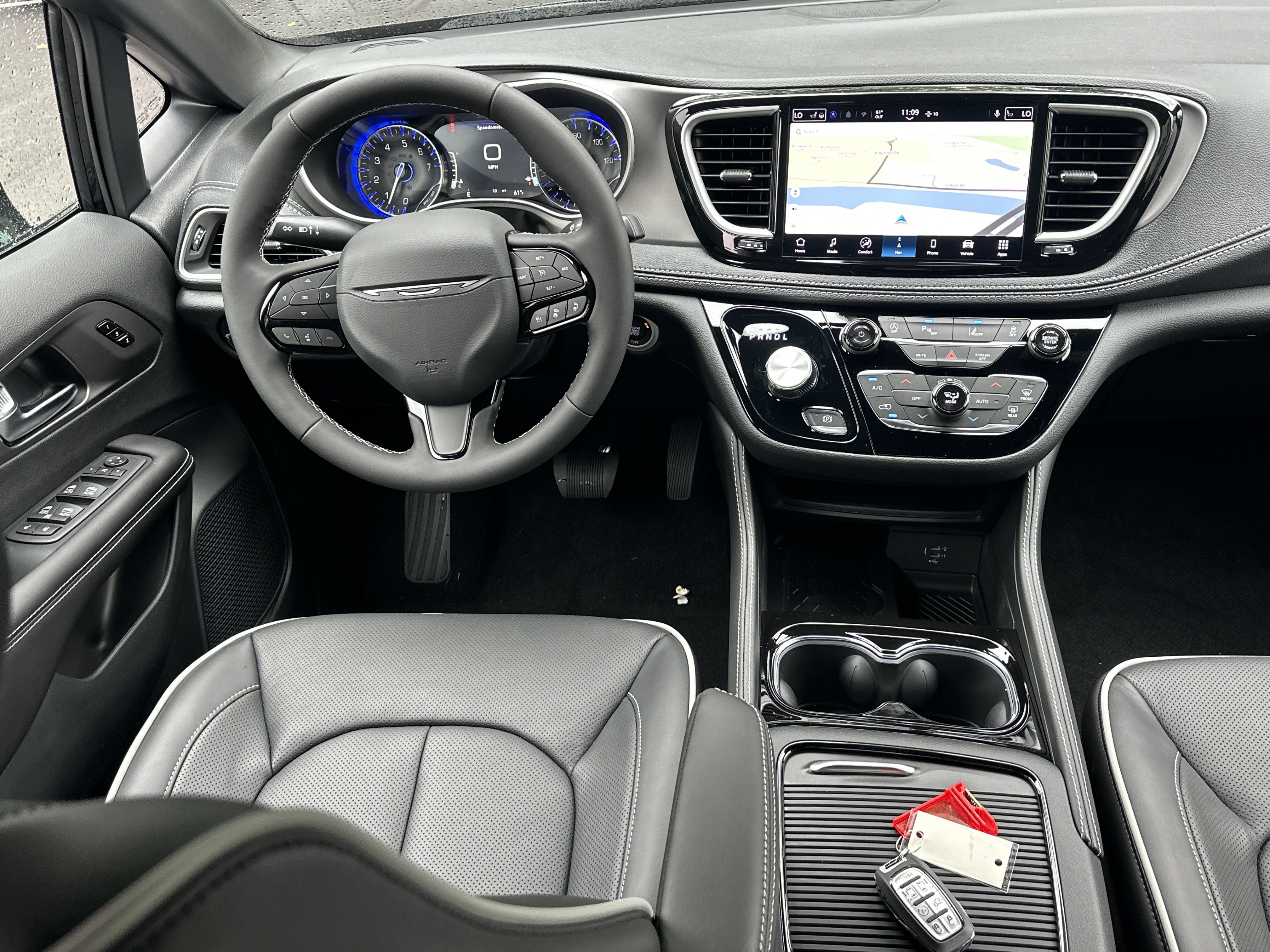New 2027 Chrysler Pacifica Limited FWD image 32