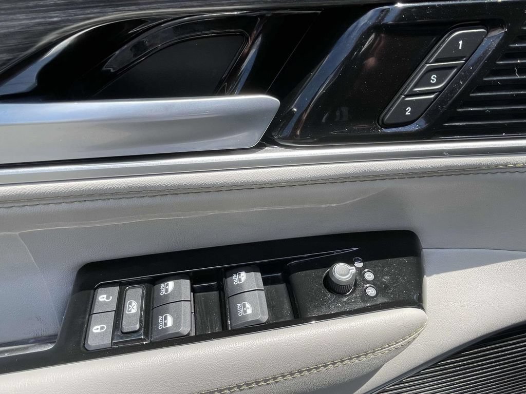 Used 2024 Jeep Wagoneer L Series II w/ Flexible Seating Group AWD/4WD image 15